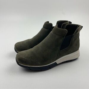 La Canadienne Nikki Suede Sneakers Wedge Booties Navy Blue Size 8 Retail $475